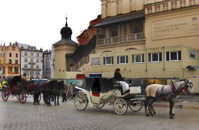 HORSE CARRIAGES BY THE CLOTH HALL