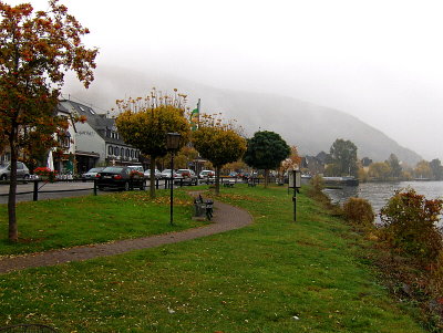 RIVERSIDE PROMENADE