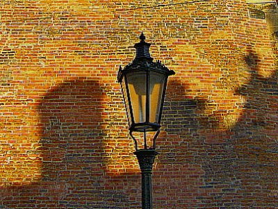 SHADOWS, WALL & STREET LAMP