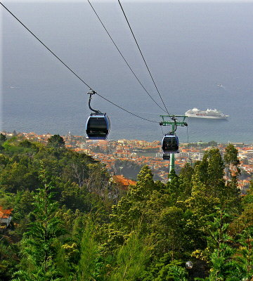 A CABLE CARS AT TOP OF RIDE   537