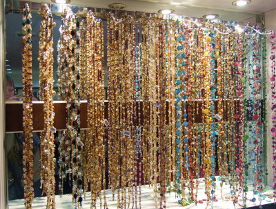 Visit to the pearl market
