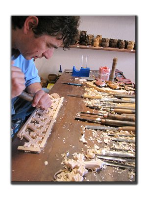 Artisan du bois  Oia le de Santorini Grce 2009.jpg