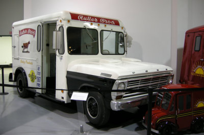 1967 Ford F-350 milk truck (P5000)