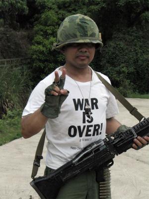 Ronin flashing his war shirt