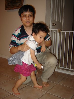 糊塗老爸給兒子穿上女兒的裙子