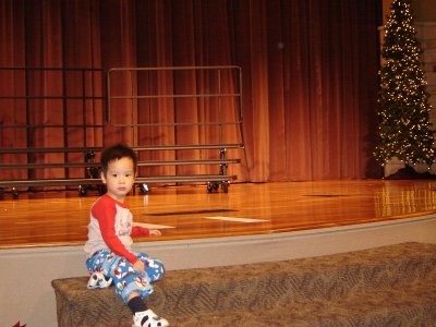 學校聖誕演出, 小朋友都穿睡衣上台