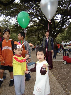 UT 園遊會拿氣球
