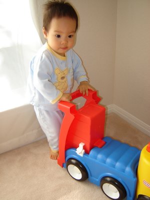 聚聚推他的小卡車