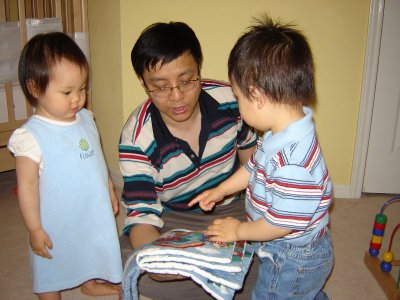 洗完澡爸爸給講故事