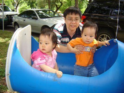 坐在一節車廂裡