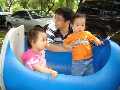 坐在一節車廂裡