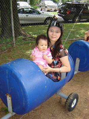 媽媽帶歡歡坐小火車