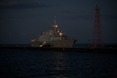 USS Freedom returning to port after shakedown trials in Green Bay, Lake Michigan