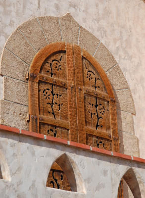 g3/22/484422/3/56171791.CarvedDoors.jpg