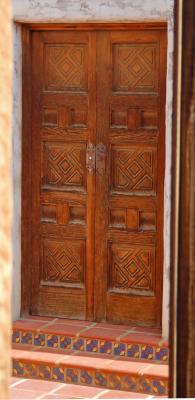 g3/22/484422/3/56171793.CarvedDoorsandHandpaintedTiles.jpg