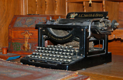 g3/22/484422/3/56171797.OldTypewriter.jpg