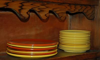 g3/22/484422/3/56172516.StackedDishes.jpg