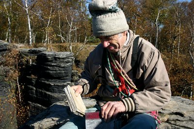 Klettern in Tisa - Walter mit dem Gipfelbuch