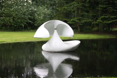 Sculpture flottante by Marta Pan