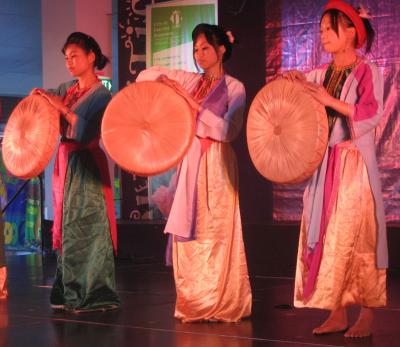 26 march 2006 asian dancers