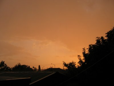 9 november A cloud brought suddenly some rain and turned the world orange