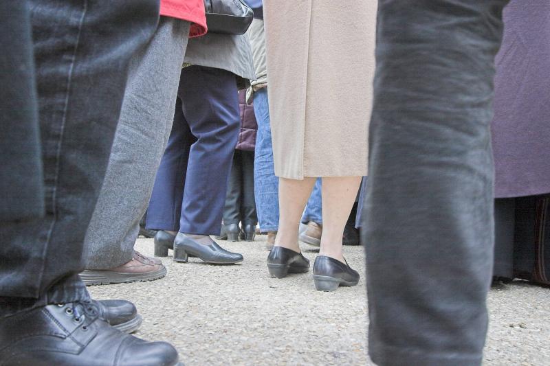 Feet on line at the Grand Palais 002