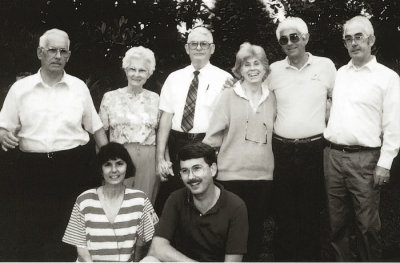 DAD WITH SISTERS AND BROTHERS