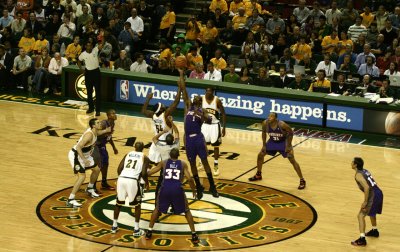 Jumpball Stoudemire.jpg