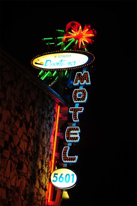 Hollywood Downtowner Neon