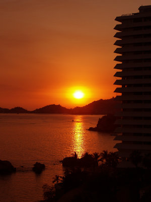 Acapulco Sunset_2008.jpg