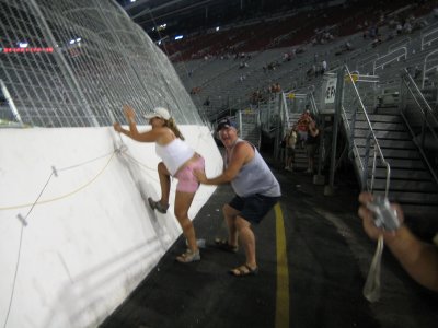 Merse is such a gentleman to help a lady down from the wall.