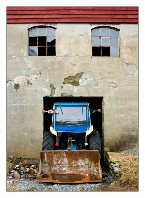 Barn & Tractor
