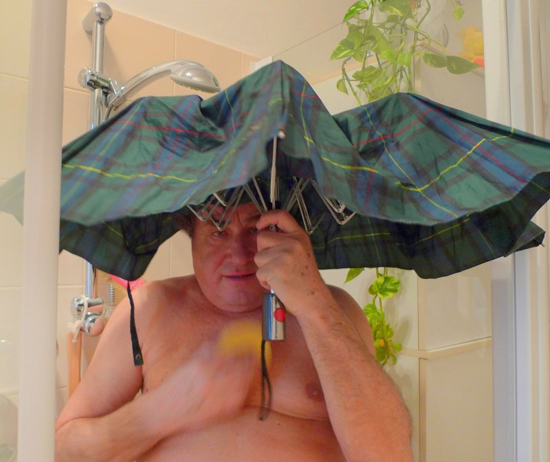 How to shower without wetting the hair - Activity in the bathroom