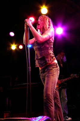 Beth Hart Roxy 9-12-07 254 640x.jpg