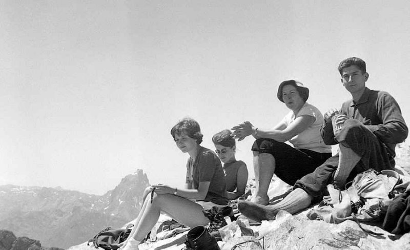 Sur le Ger Maky, Christine, Loulou et JM. Arrire-plan : lOssau 30/7/1961