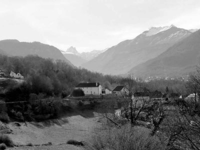 05 Le Pic d'Ossau vu de Sévignacq. A dte le Pic des Cinq Monts