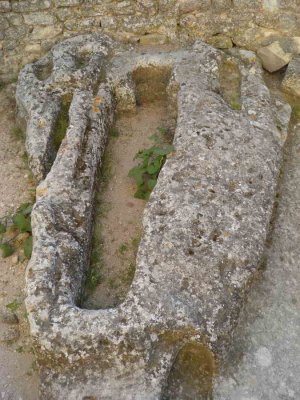 Saint-Pantalon : Spulture taille dans la roche