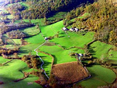 Vue plongeante sur la campagne environnante