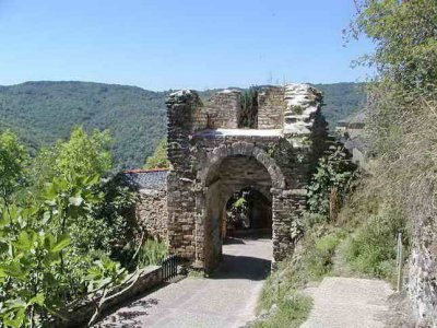 Chteau de Najac : l'une des anciennes portes de l'enceinte extrieure