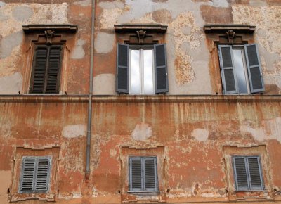 Windows in Rome
