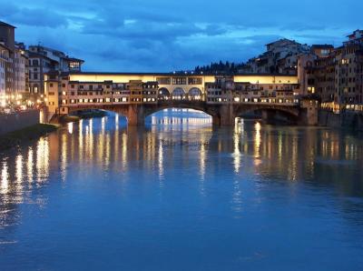 Lit up Ponte Vecchio