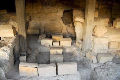 DSC_1566. Jerusalem-Grave with boxes of bones