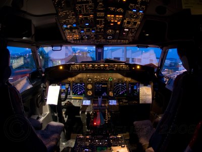 Cockpit 737 by night