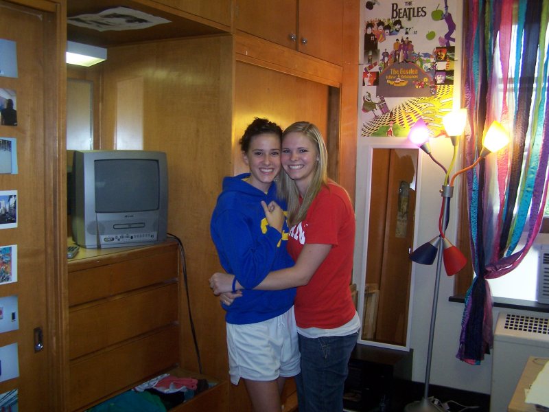 alex in her dorm room with roommate maggie