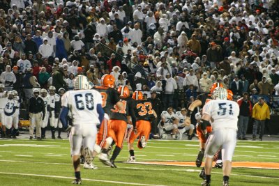 elijah heads for the endzone