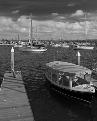 Newport Beach Boats 16X20 B+W.jpg