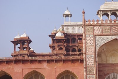 Chhatris at Akbar's Tomb.jpg