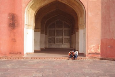 Couple at Tomb of Akbar (2).jpg