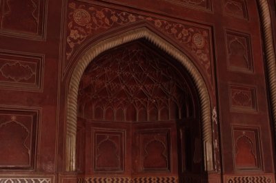 Incised Paint in Taj Mahal Masjid.jpg