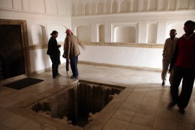 Outer Room of Shish Mahal (Hamam).jpg